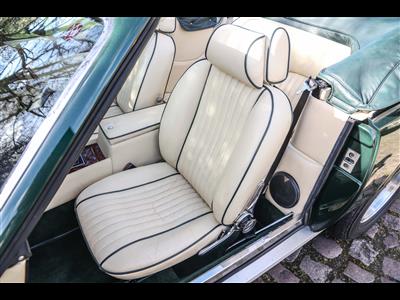 Aston Martin+V8 Volante